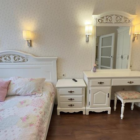 Apartment In The Centre Of City Dnipro Exterior foto